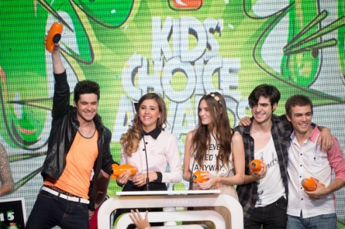 Eme 15 en los Kid Choice Awards México 2013 